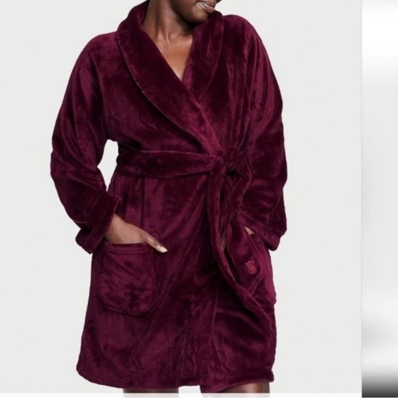 Victoria’s  Secret Women’s Short Plush Robe Size ML Burgundy Super Soft Cozy - Picture 3 of 11
